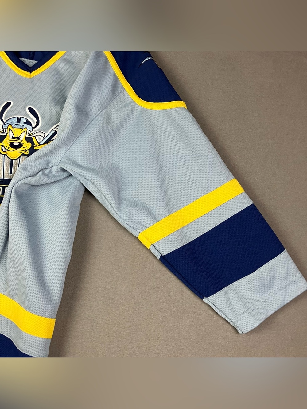 VTG Walt Disney World Hockey Jersey Adult Size M Pluto Icehounds #30 Gray Navy. - Picture 12 of 16